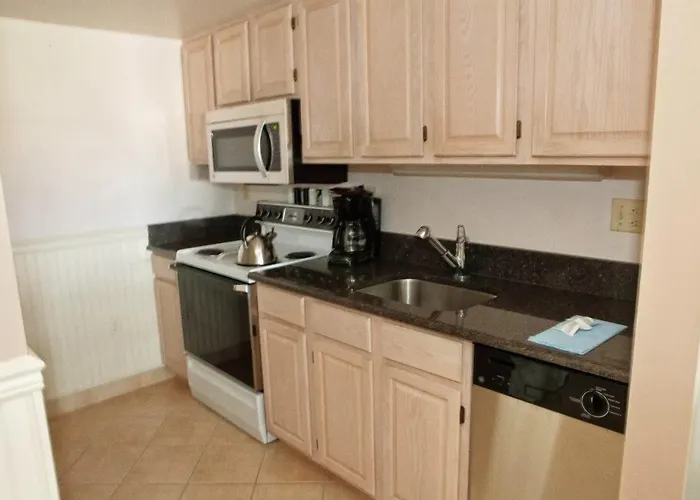 Watson'S Regency Suites